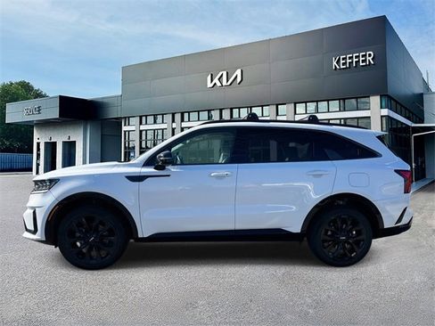 Certified 2022 Kia Sorento SX image 5