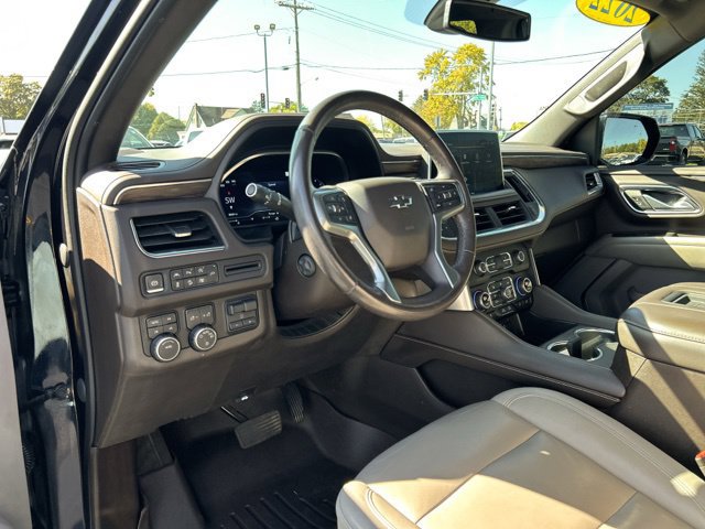 Used 2022 Chevrolet Tahoe Z71 w/ Luxury Package AWD/4WD image 32