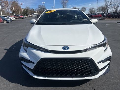 Used 2025 Toyota Corolla SE image 2