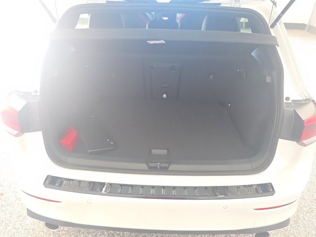 New 2026 Volkswagen GTI SE FWD image 17