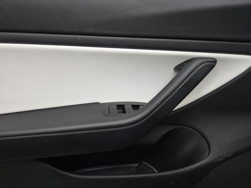 Used 2018 Tesla Model 3 Long Range RWD image 13
