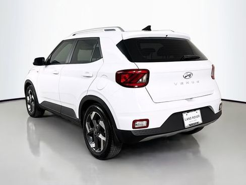 Used 2022 Hyundai Venue SEL FWD image 7