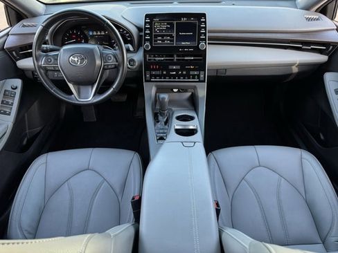 Used 2019 Toyota Avalon XLE image 11