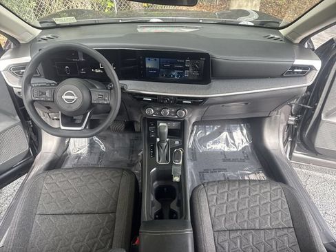 Used 2025 Nissan Kicks SV w/ Charging Package AWD/4WD image 9