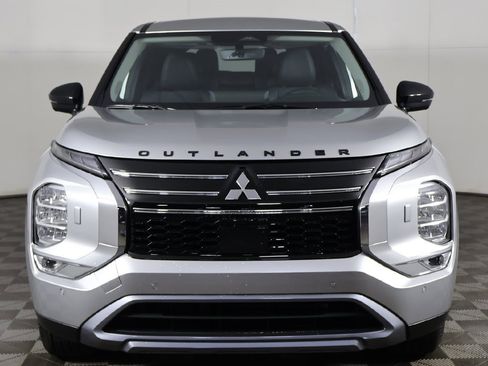 New 2025 Mitsubishi Outlander SE image 13