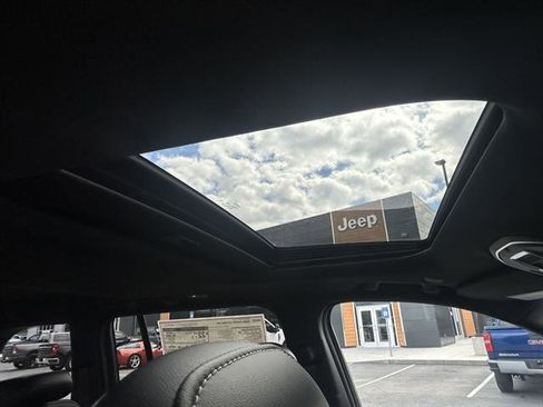 New 2025 Jeep Grand Cherokee Altitude image 15