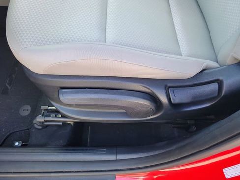 Used 2025 Kia Soul LX w/ LX Technology Package FWD image 14