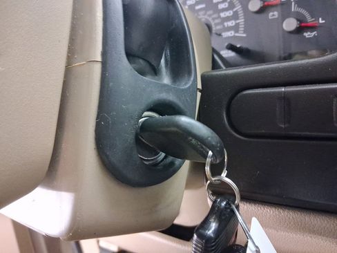 Used 2003 Ford Expedition XLT image 19