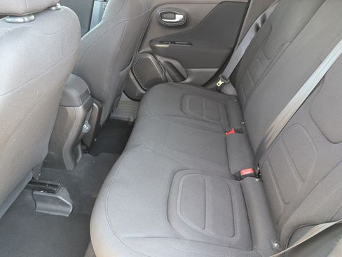 Used 2021 Jeep Renegade Latitude FWD image 14