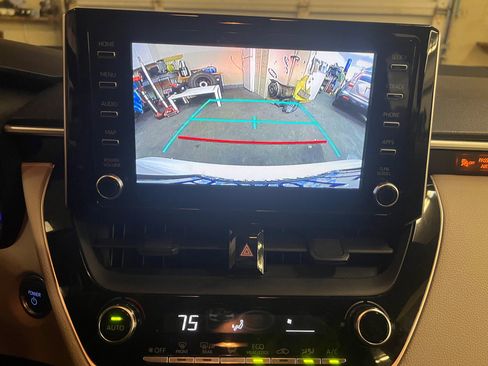Used 2020 Toyota Corolla LE FWD image 19