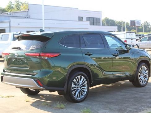 Used 2023 Toyota Highlander Platinum AWD/4WD image 6