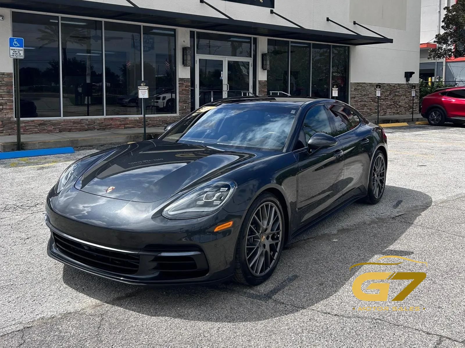 Used 2018 Porsche Panamera RWD image 8