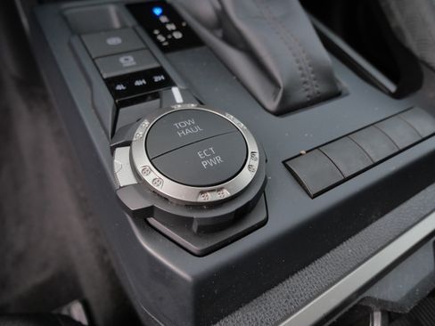 Certified 2025 Toyota Tacoma SR5 AWD/4WD image 31