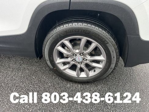 Used 2024 GMC Terrain SLT image 29