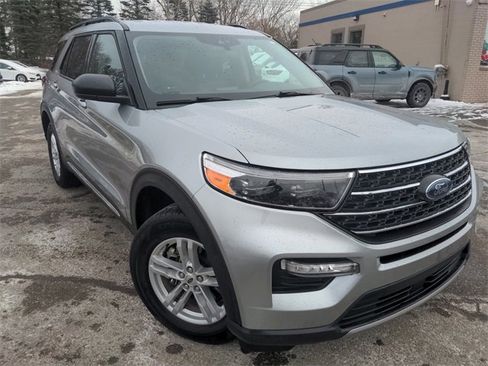 Certified 2022 Ford Explorer XLT w/ Equipment Group 202A image 12