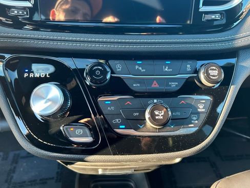 New 2026 Chrysler Pacifica Select w/ S Appearance Package image 18