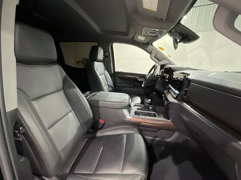 Used 2024 Chevrolet Silverado 1500 LT Trail Boss w/ LT Trail Boss Premium Package AWD/4WD image 28