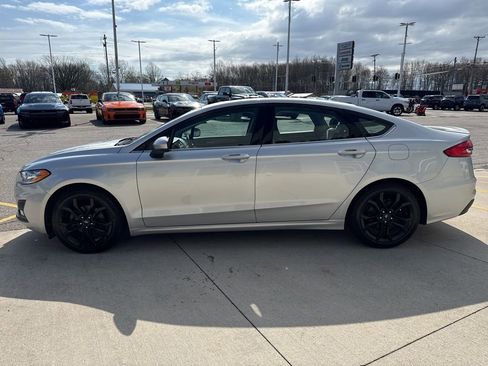 Used 2019 Ford Fusion SE w/ Equipment Group 151A image 9
