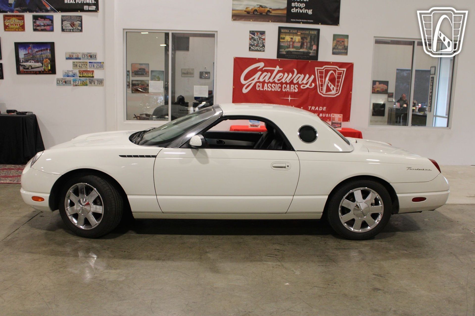 Used 2002 Ford Thunderbird RWD image 5