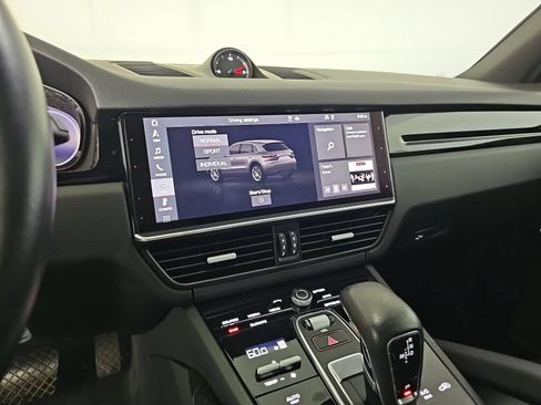 Used 2021 Porsche Cayenne AWD/4WD image 19