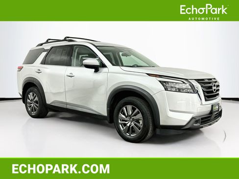 Used 2023 Nissan Pathfinder SV AWD/4WD image 1