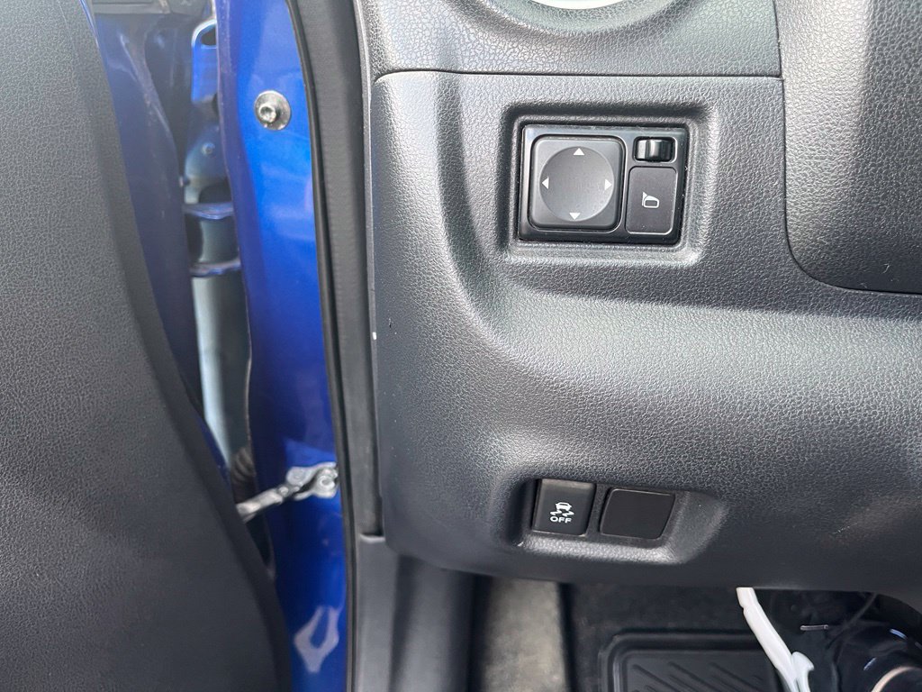 Used 2014 Nissan Versa Note SV FWD image 11