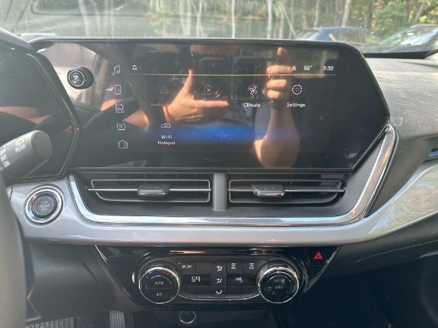 Used 2024 Chevrolet Trax LT FWD image 22