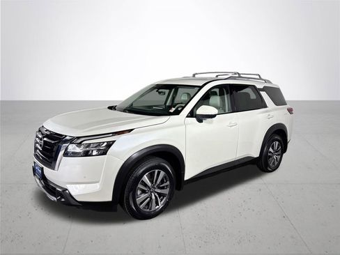 Used 2023 Nissan Pathfinder SL AWD/4WD image 2