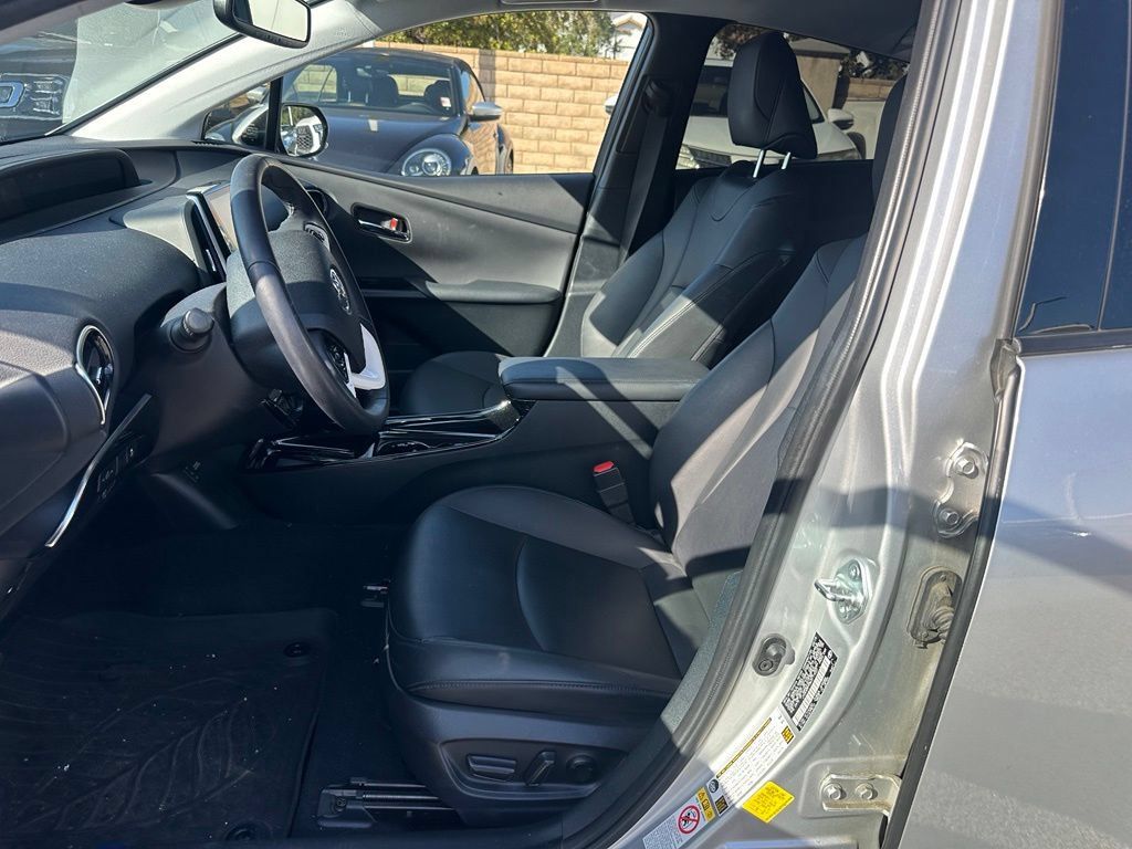 Used 2019 Toyota Prius Prime Premium FWD image 9