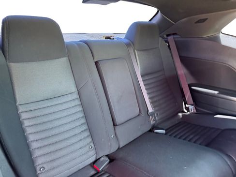 Used 2012 Dodge Challenger SXT image 18