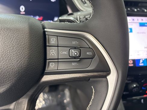 Used 2023 Jeep Grand Cherokee Limited w/ Trailer Tow Package image 12