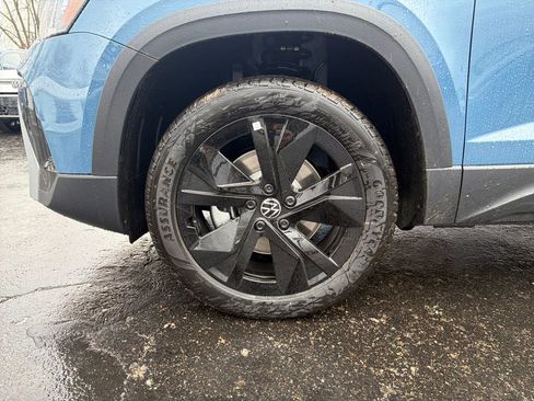 New 2026 Volkswagen Taos SE image 29