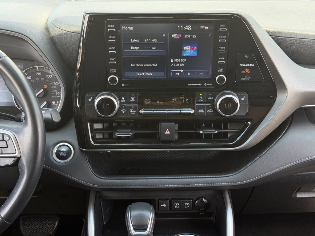 Used 2021 Toyota Highlander XLE FWD image 17