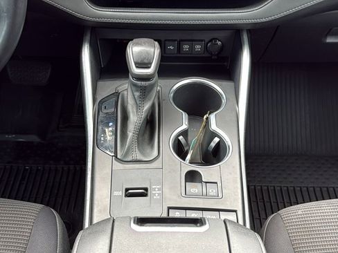 Used 2021 Toyota Highlander LE AWD/4WD image 26