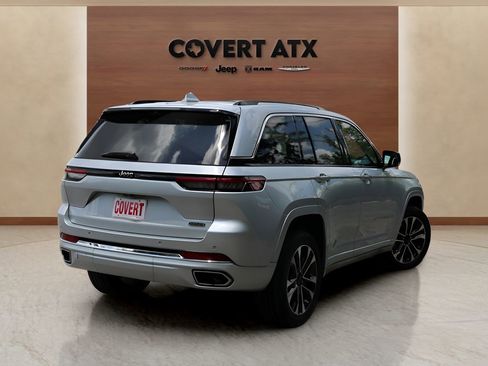 Used 2022 Jeep Grand Cherokee Overland w/ Luxury Tech Group IV RWD image 5