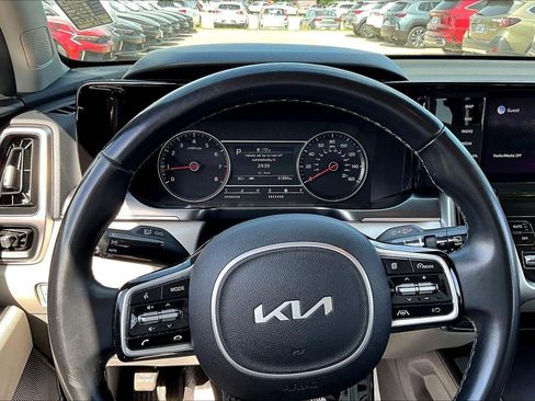 Used 2022 Kia Sorento S FWD image 13