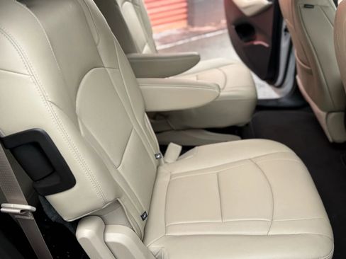 Used 2019 Buick Enclave Essence image 14