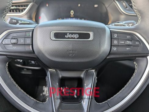 Used 2023 Jeep Grand Cherokee Altitude AWD/4WD image 17