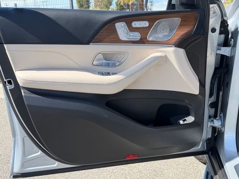 Used 2026 Mercedes-Benz GLS 450 4MATIC image 17