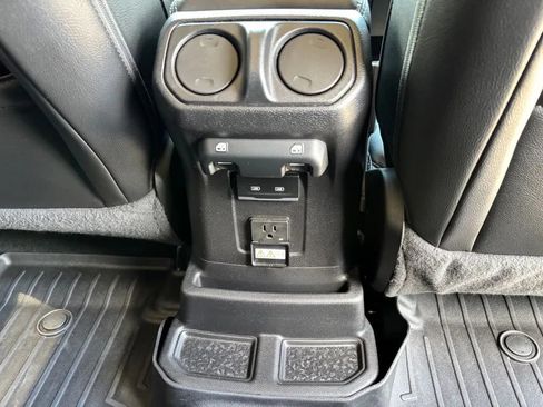 Used 2021 Jeep Wrangler Unlimited Sahara w/ Uconnect 4C Nav & Sound Group AWD/4WD image 29