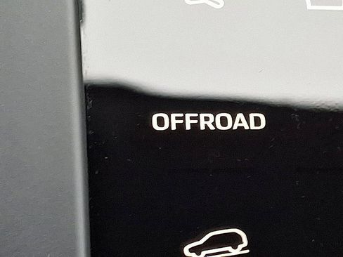 Used 2025 Porsche Macan image 25