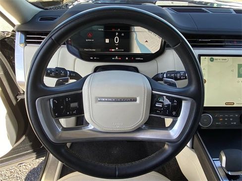 Used 2023 Land Rover Range Rover Long Wheelbase SE image 10