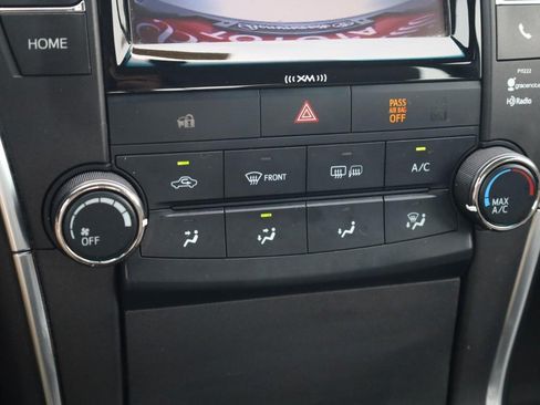 Used 2016 Toyota Camry SE FWD image 16