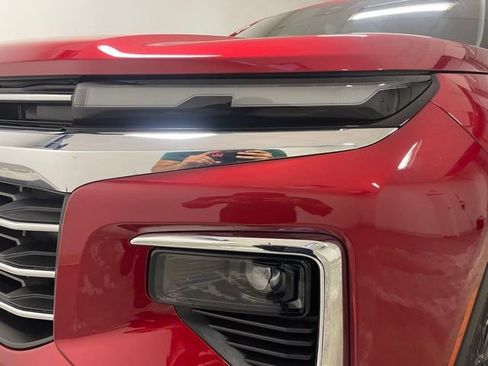Used 2026 Chevrolet Traverse LT w/ Sun and Wheel Package FWD image 4
