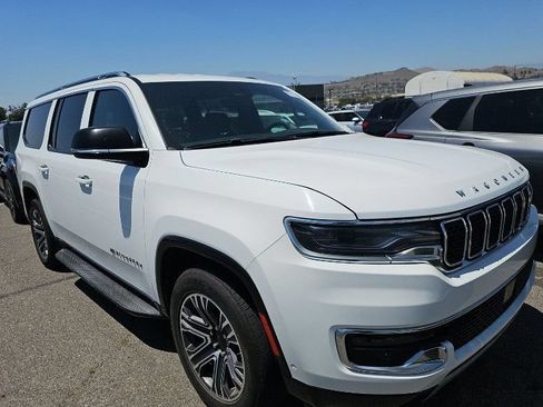 Used 2023 Jeep Wagoneer L Series II AWD/4WD image 2