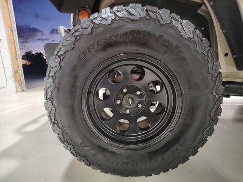 Used 2018 Jeep Wrangler Unlimited Sport S image 38