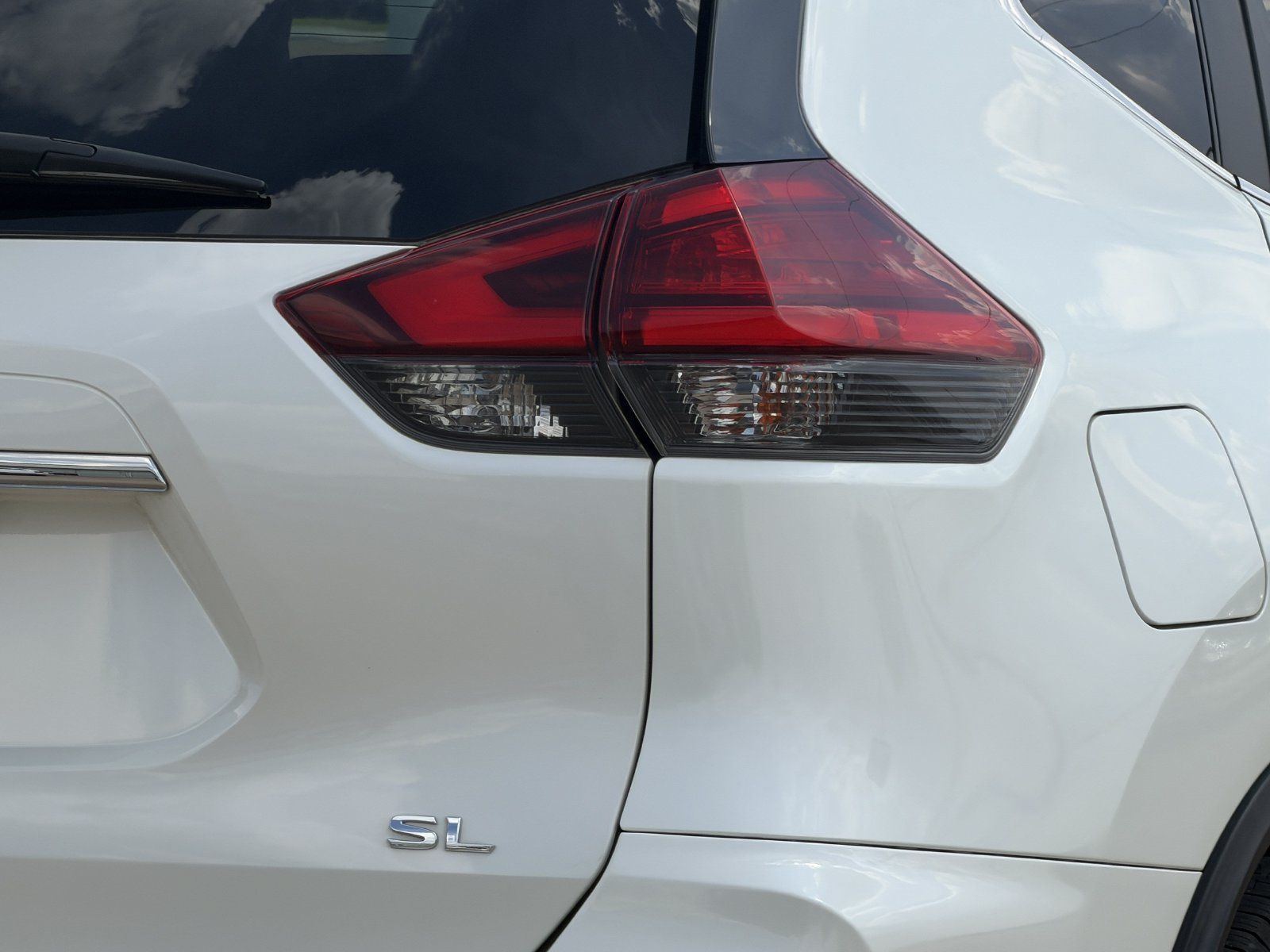 Used 2017 Nissan Rogue SL w/ SL Premium Package FWD image 11