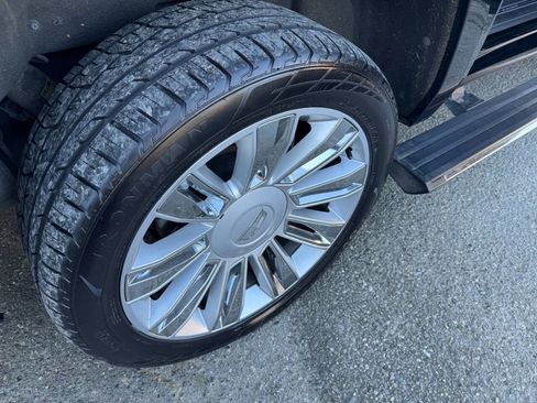 Used 2016 Cadillac Escalade ESV Platinum image 18