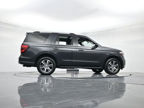 Used 2024 Ford Expedition Limited image 34