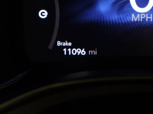 Used 2023 Chrysler Pacifica Limited w/ Uconnect Theater Family Group image 45